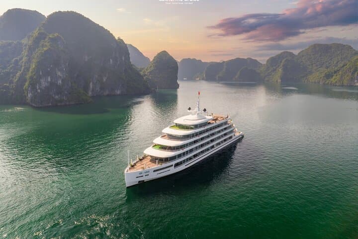6-Star Luxury Halong & Lan Ha Bay Overnight Cruise with Kayaking