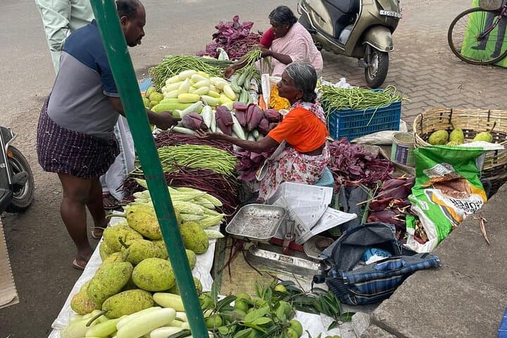 Kumarakom City Walk & Seafood Food Crawl — Backwaters to Beach Bites photo 6