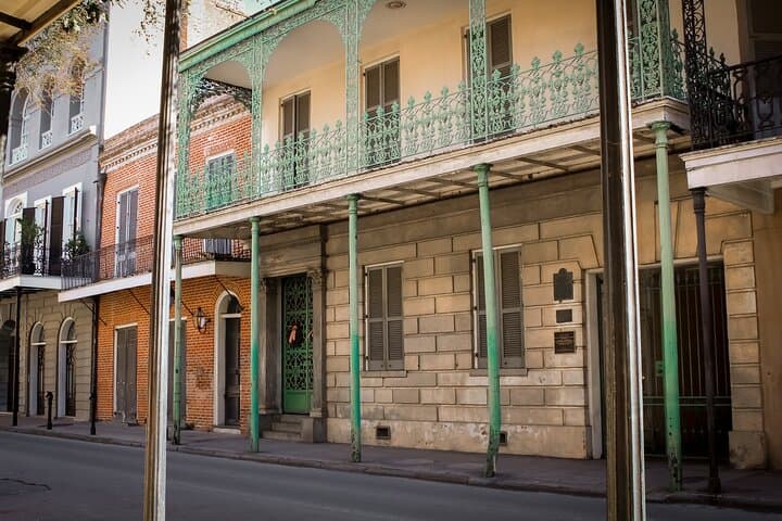 Hidden Gardens Walking Tour: French Quarter Courtyards & Historic Homes photo 4
