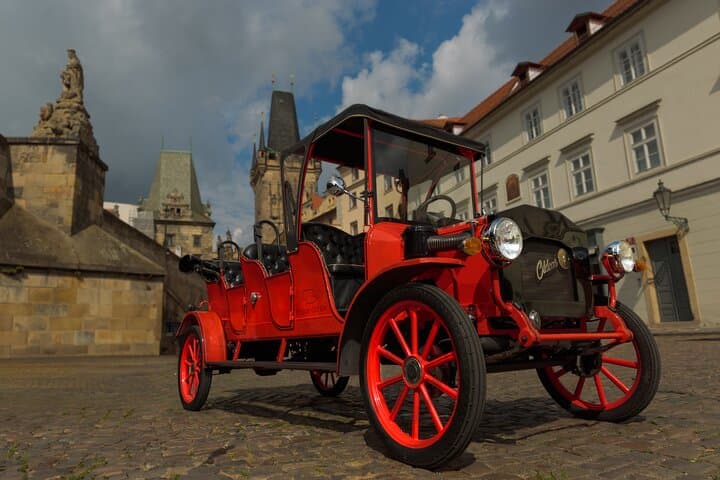 1-Hour Oldtimer Convertible Prague Sightseeing Tour — Prague Castle, Charles Bridge & Old Town photo 3