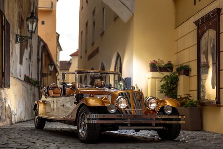 1-Hour Oldtimer Convertible Prague Sightseeing Tour — Prague Castle, Charles Bridge & Old Town photo 5