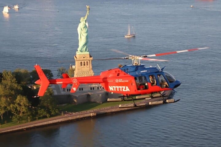 Helicopter Adventure: Explore the NYC Skyline photo 6