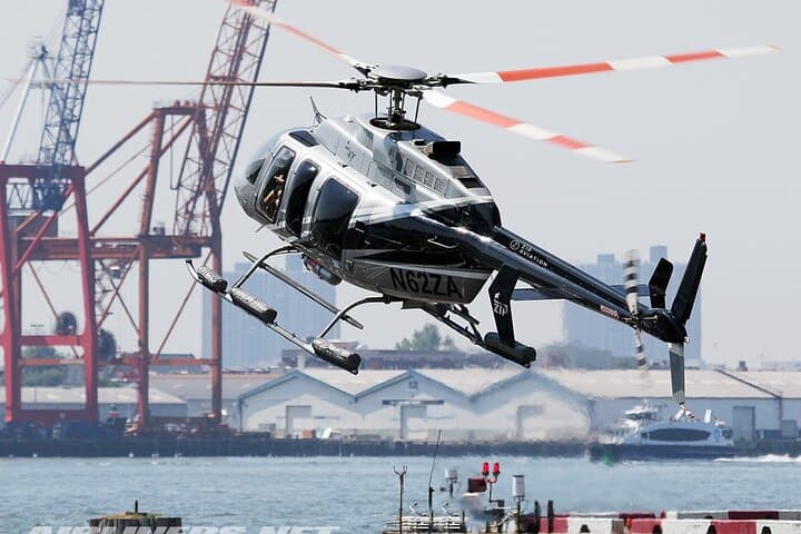 Helicopter Adventure: Explore the NYC Skyline photo 2