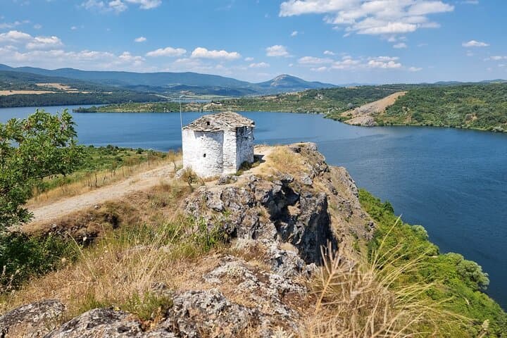Private Kayak Tour at Pchelina Dam — 4‑Hour Guided Kayaking Near Sofia photo 2