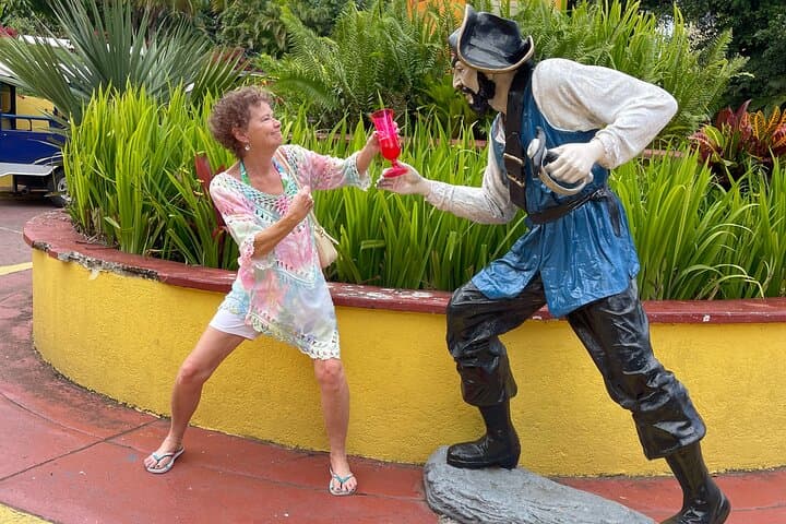 Full-Day Cultural Jeep Beach Tour in St. Thomas & Water Island photo 5