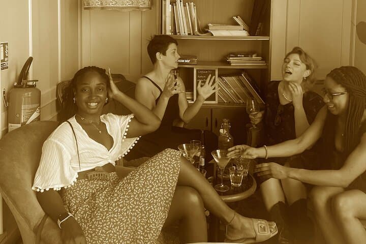 Talk Dirty in French: Erotic Tour & Language Workshop in Pigalle photo 2