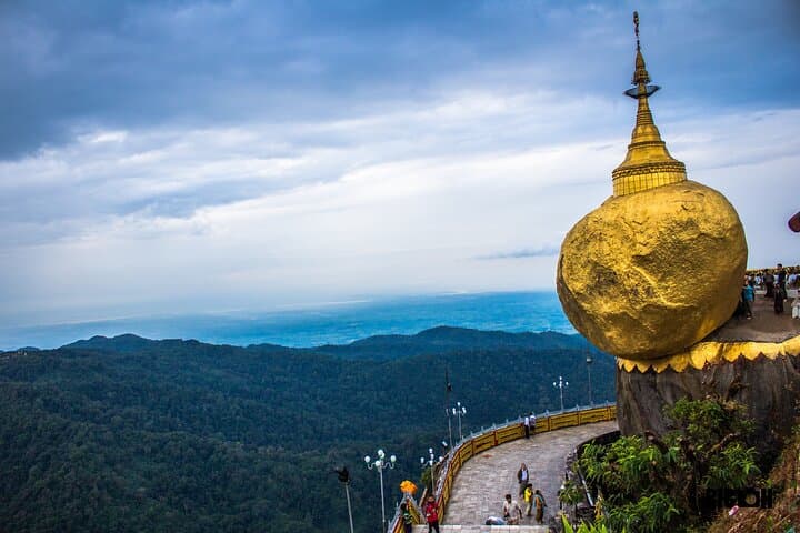 Golden Rock Kyaikhtiyo: 2-Day Private Sunset Pilgrimage from Yangon