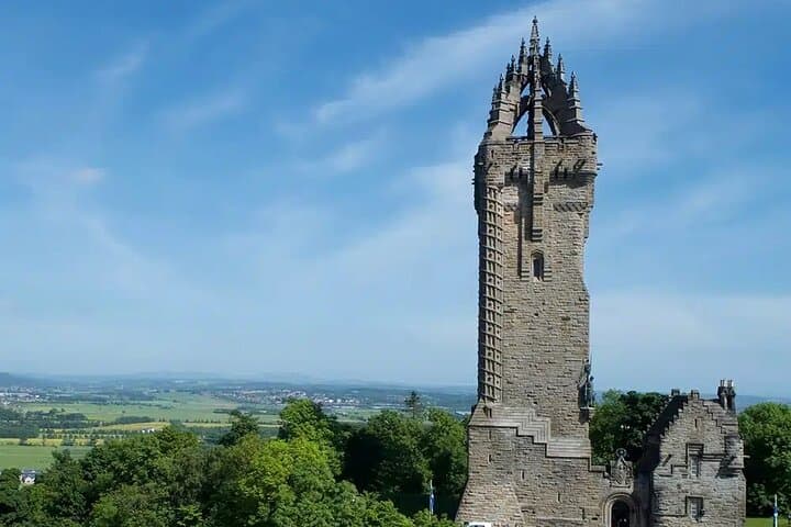 Wallace Braveheart Private Walking Tour in Stirling — National Wallace Monument Experience photo 2
