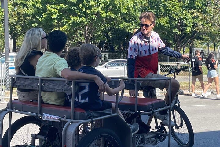 Private Bike Taxi Tour in Nashville: Broadway, Printer's Alley & The Gulch photo 2