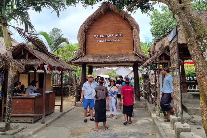 Benang Kelambu Waterfall & Pusuk Monkey Forest Day Tour — Lombok photo 4