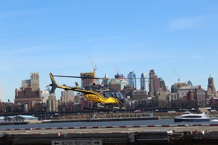 Experience the Lights: New York's Nighttime Skyline Helicopter Tour photo 6
