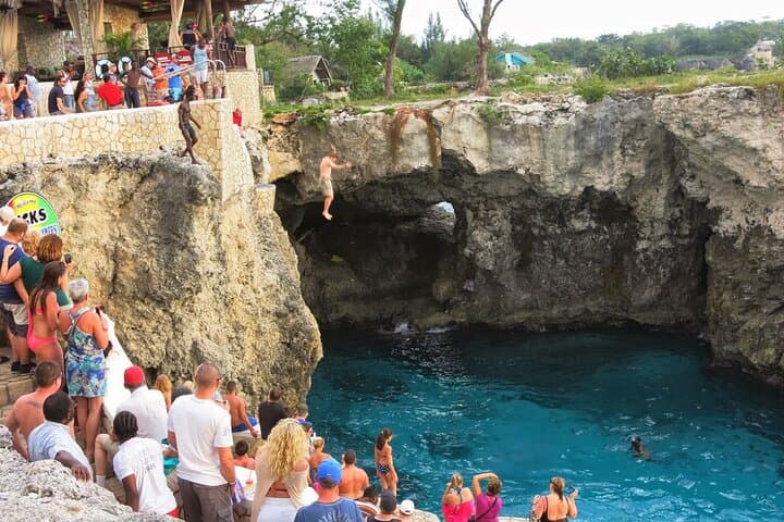 Private Negril Day Trip: Margaritaville, Seven Mile Beach & Rick's Cafe