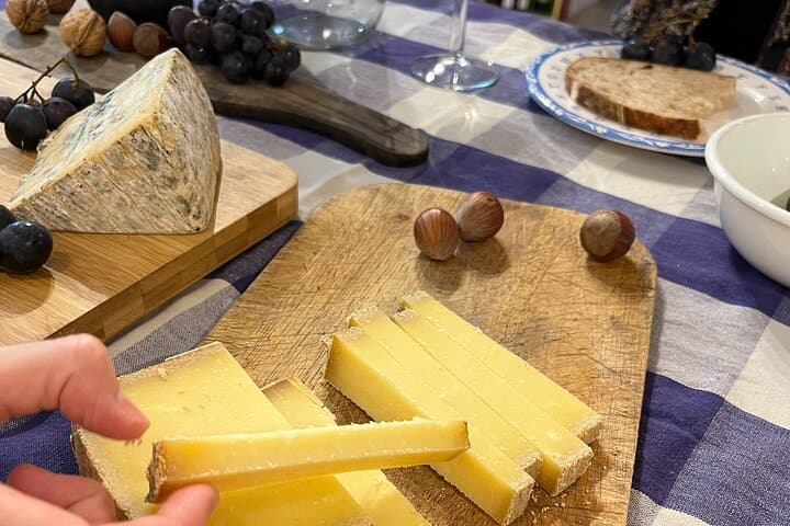 Paris Cheese Tasting & Wine Pairing — 2-Hour Gourmet Tour in Central Paris photo 5