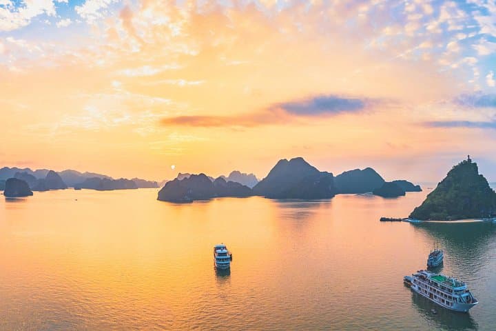 Full-Day Private Ha Long Bay Cruise from Hanoi — Caves, Titop & Sunset Party photo 1