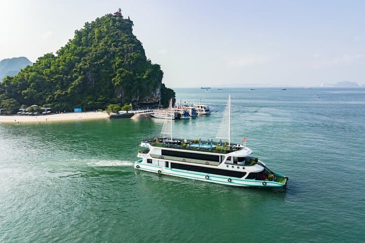 Halong Bay Day Cruise from Hanoi: Sung Sot, Luon Cave & Titov Island photo 5