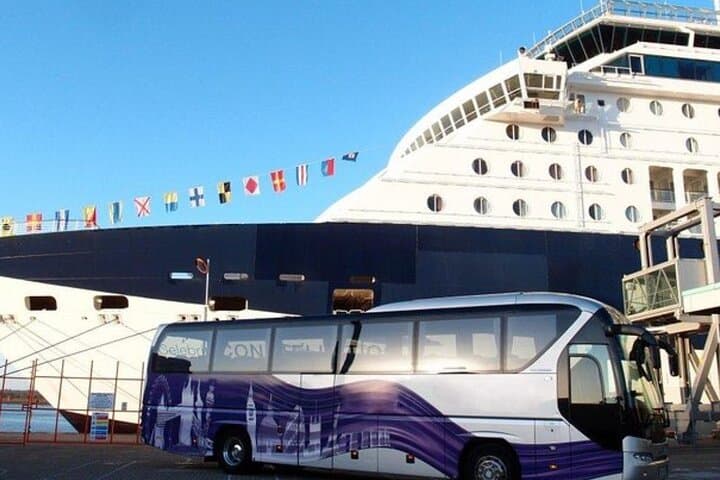 Private Transfer from London to Southampton via Stonehenge — Day Trip & Port Arrival