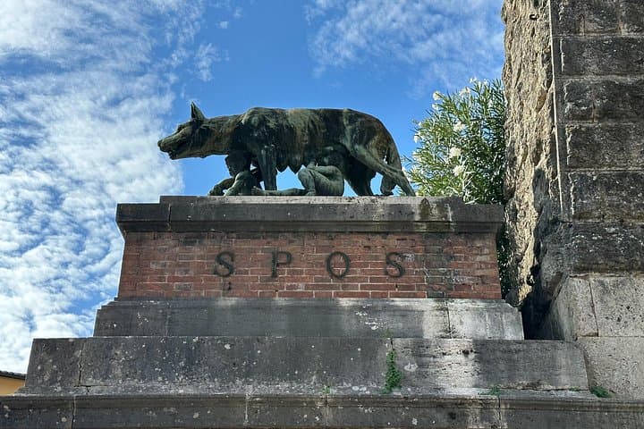 Siena Family-Friendly Private Walking Tour — Duomo, Piccolomini & Piazza del Campo photo 2