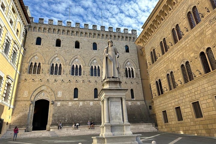 Siena Family-Friendly Private Walking Tour — Duomo, Piccolomini & Piazza del Campo photo 3
