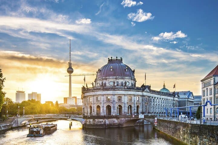 4-Hour Private Berlin Orientation Tour with Hotel Pickup photo 3