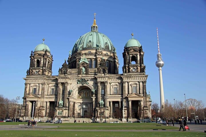 4-Hour Private Berlin Orientation Tour with Hotel Pickup