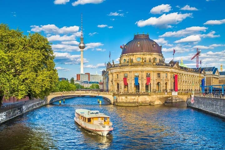 4-Hour Private Berlin Orientation Tour with Hotel Pickup photo 2