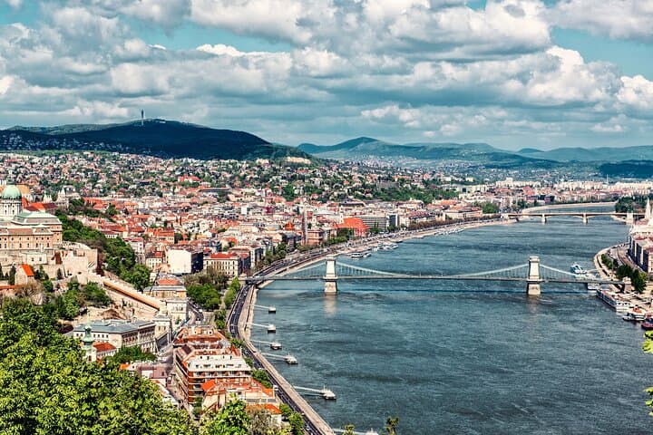 Private 4‑Hour Budapest Highlights Tour by Car — Custom City Sightseeing