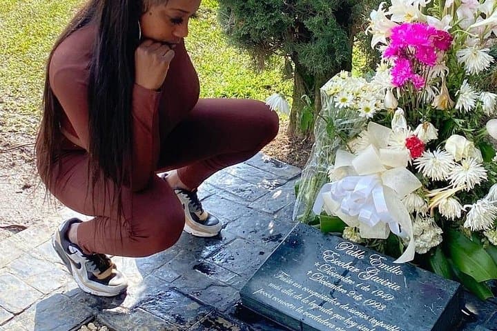 Medellín’s Dark Days: Private 4-Hour Pablo Escobar Tour and Memorial Sites photo 2