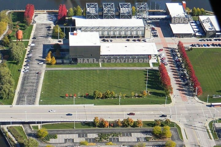 Private Downtown Milwaukee Helicopter Ride Over Milwaukee Bay photo 4