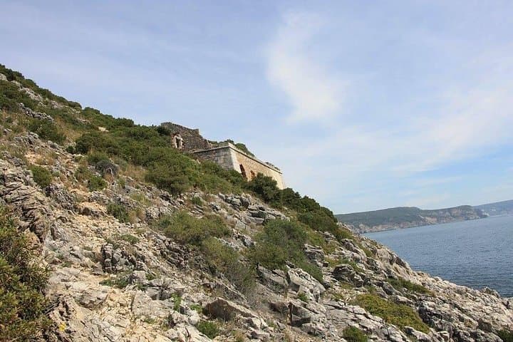 Cabo Espichel Jeep Tour to Chã dos Navegantes — Cliffs, Forts & Sea Views photo 4