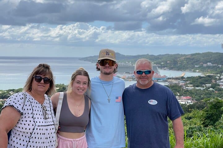 Roatán Horseback Ride and West End Tour — Rum, Chocolate & Coastal Views photo 5
