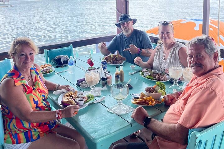 Roatán Horseback Ride and West End Tour — Rum, Chocolate & Coastal Views photo 6