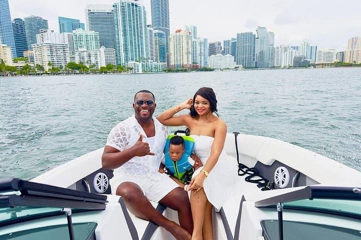 Miami Private Boat Ride: Champagne Cruise of Biscayne Bay photo 4
