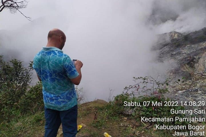 Full-Day Hike to Kawah Ratu on Mount Salak — Active Volcano Day Trip from Jakarta photo 6