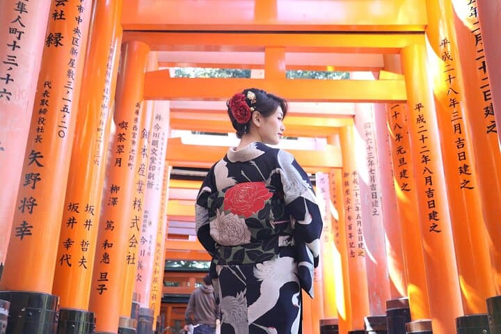 Kyoto 6-Hour Private Kimono Walking Tour: Temples, Gardens & Local Stories photo 1