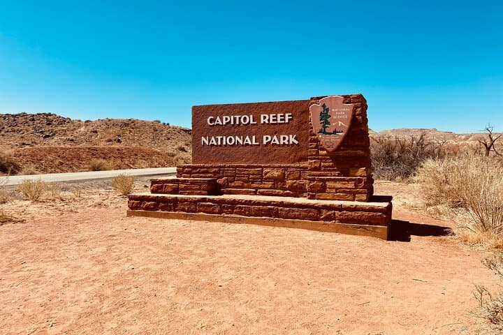 Capitol Reef Full-Day Private Hike: Hickman Bridge, Cassidy Arch & The Tanks photo 4