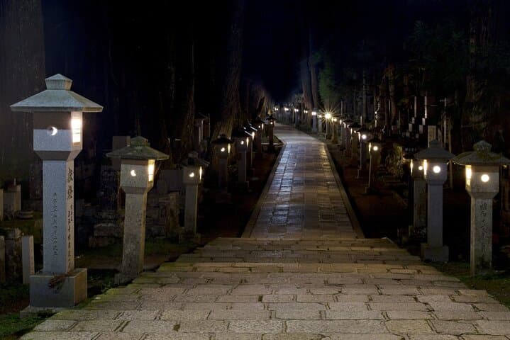 Mysterious Ghost Walking Tour in Boston: Private Night Walk Through Historic Haunts photo 5