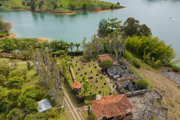 Helicopter to La Manuela Park: Guatapé Aerial & Water Adventure photo 1