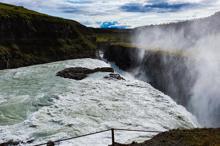 Private Golden Circle Super Jeep Tour: Reykjavik to Thingvellir, Geysir & Gullfoss photo 6