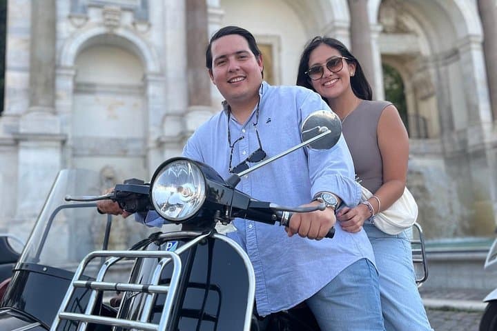 Rome Vespa Sidecar Tour: 2-Hour Private City Drive With Prosecco & Hotel Pickup photo 4