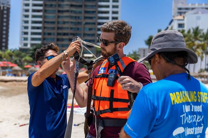 Puerto Vallarta Parasailing: Banderas Bay Aerial Flight Experience photo 2