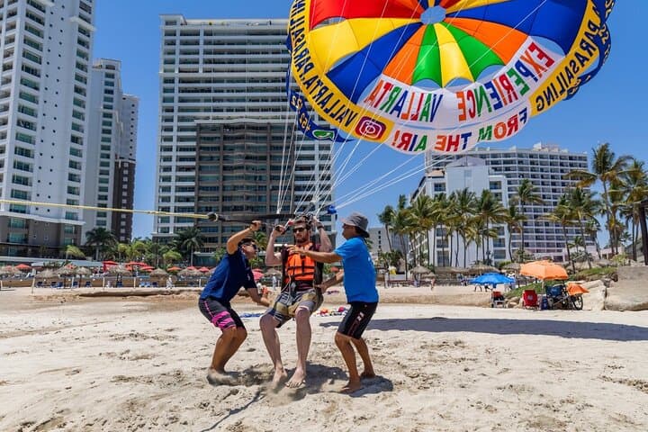 Puerto Vallarta Parasailing: Banderas Bay Aerial Flight Experience photo 3