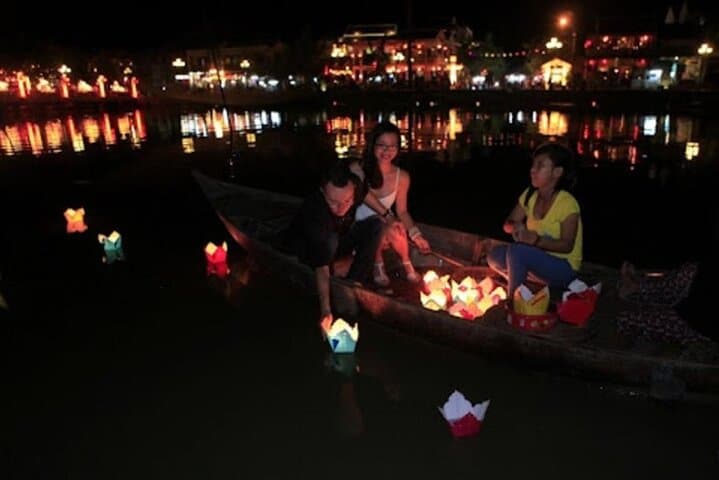 Private Night Lantern Cruise on Hoi An's Hoai River photo 5
