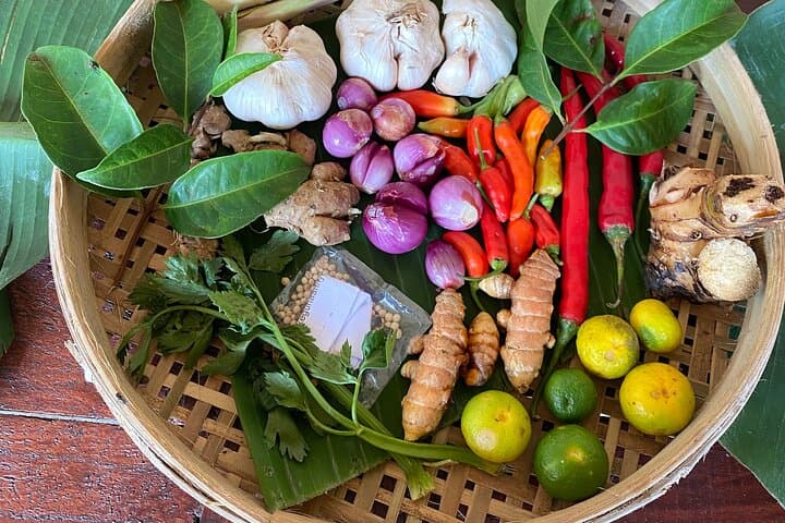 Munduk Natural Kitchen: Authentic Balinese Home Cooking & Waterfall Visit