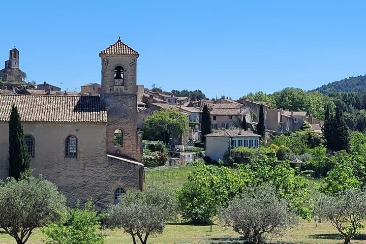Private Luberon Day Tour — Gordes, Roussillon, Lourmarin & Lacoste photo 3