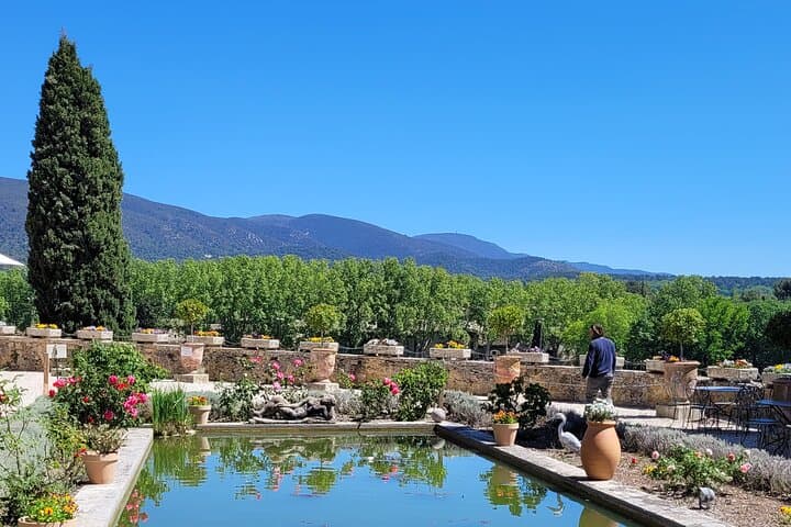 Private Luberon Day Tour — Gordes, Roussillon, Lourmarin & Lacoste photo 4