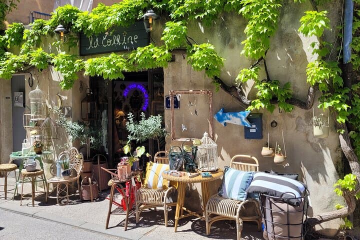Private Luberon Day Tour — Gordes, Roussillon, Lourmarin & Lacoste photo 5