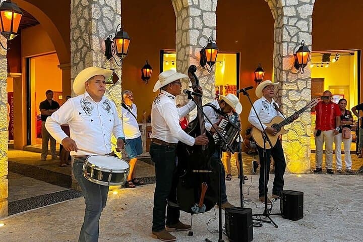 Xoximilco Cancun: Trajinera Dinner Cruise with Live Mariachi and Open Bar photo 4