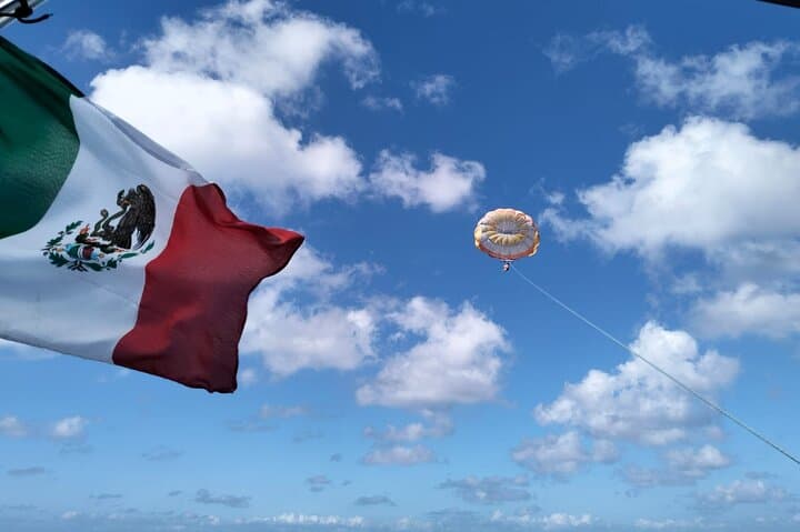 Soar Above Cozumel: 15-Minute Private Parasailing from Las Caleta photo 5
