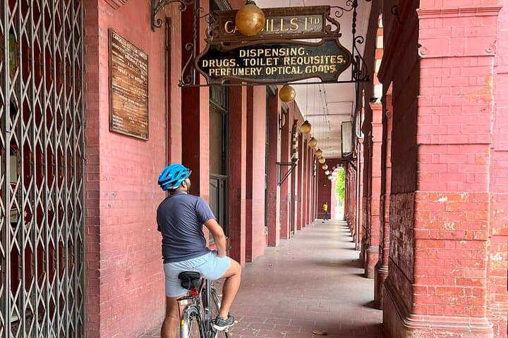 Cycling Colombo: Guided Bike Tour of Pettah Market, Temples & Seafront photo 2