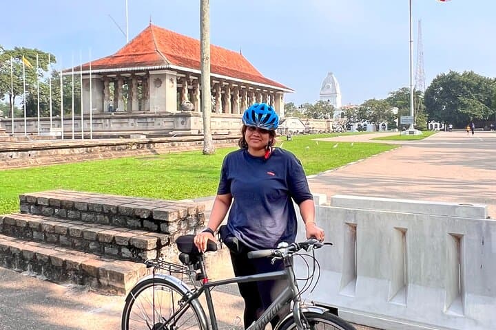 Cycling Colombo: Guided Bike Tour of Pettah Market, Temples & Seafront photo 6